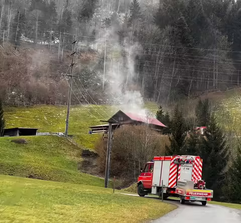Alarm in Bühler: Großer Werkstattbrand mit 20.000 Franken Sachschaden!