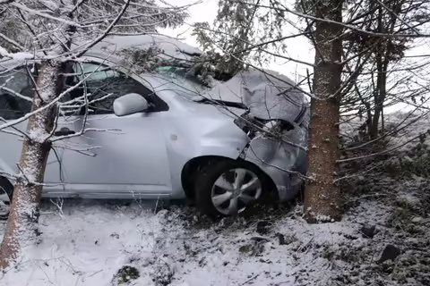 Auto gerät in Appenzell außer Kontrolle – 18-Jährige bleibt unverletzt!