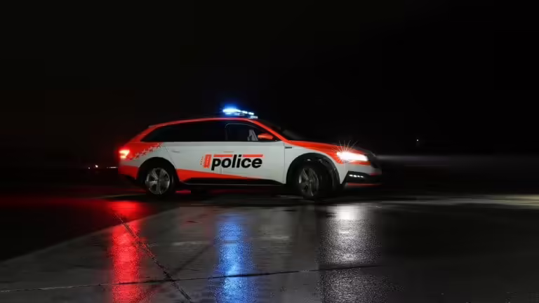 Bankomat-Raub im Migros: Täter fliehen mit Beute in Sembrancher!