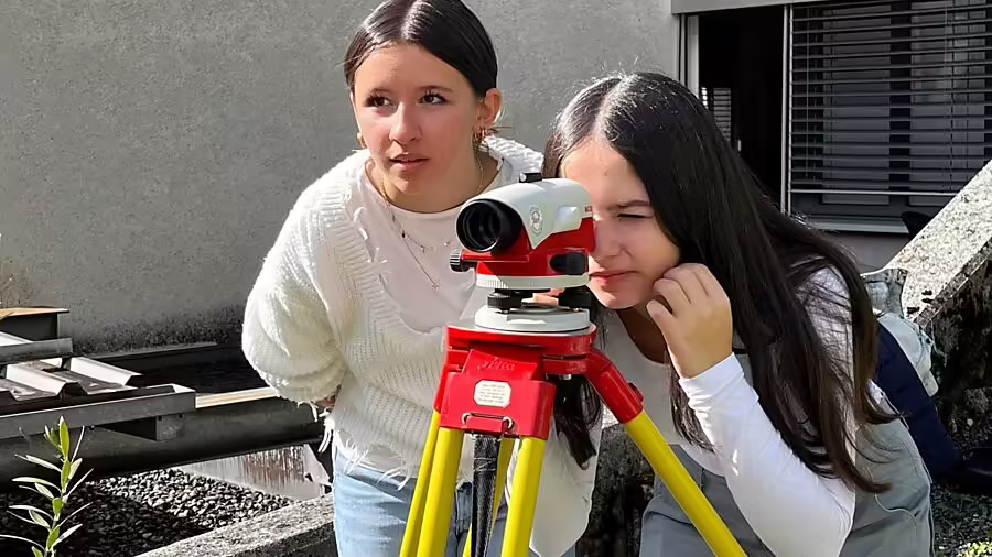 Berufsinformationstage: Glarner Schüler erkunden Lehrberufe live!