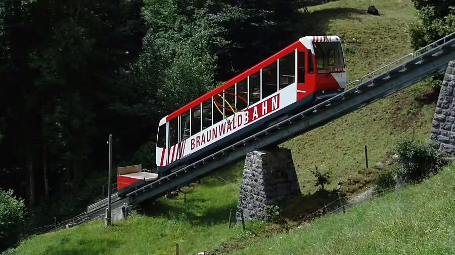 Braunwaldbahn: Viertelstundentakt kommt – Regierung macht's möglich!