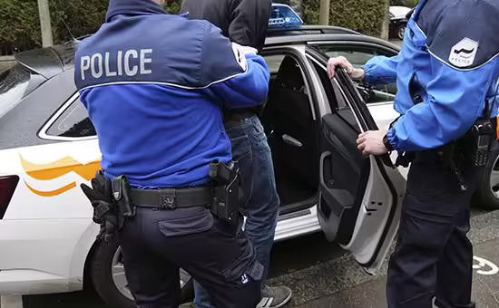 Dramatische Auseinandersetzung in Givisiez: Messer und Baseballschläger im Einsatz!