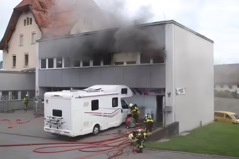 Dramatischer Brand an der Poststrasse: Hoher Sachschaden, keine Verletzten!