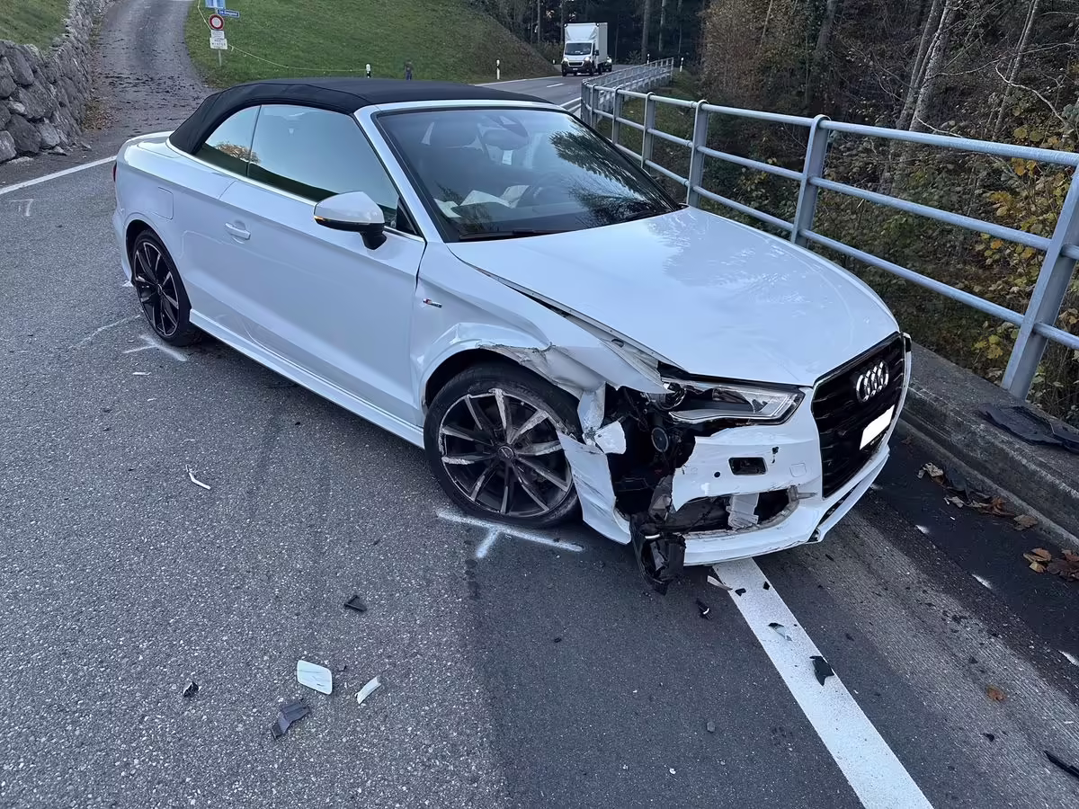 Dramatischer Selbstunfall in Speicher: Frau bleibt unverletzt, 20.000 CHF Schaden!