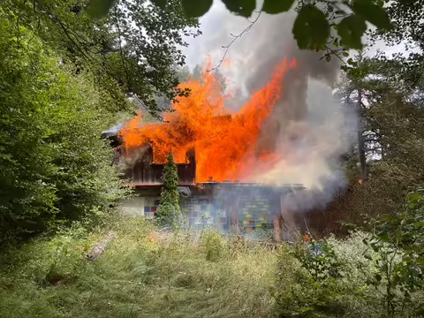 Einfamilienhaus in Oberegg abgebrannt – Feuerwehr verhindert Katastrophe!
