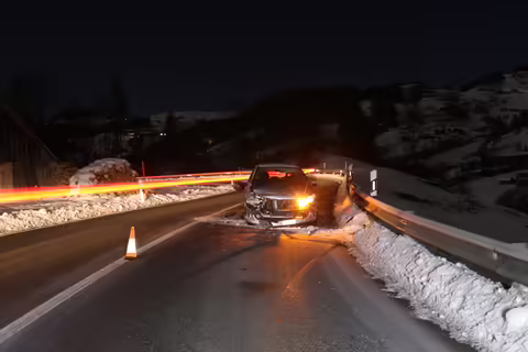 Fahrzeugunfall bei Appenzell: Fahrer entkommt ohne Verletzungen!