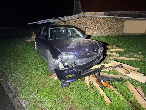 Fahrzeugunfall in der SOS-Kurve: Glück im Unglück für Beifahrer!
