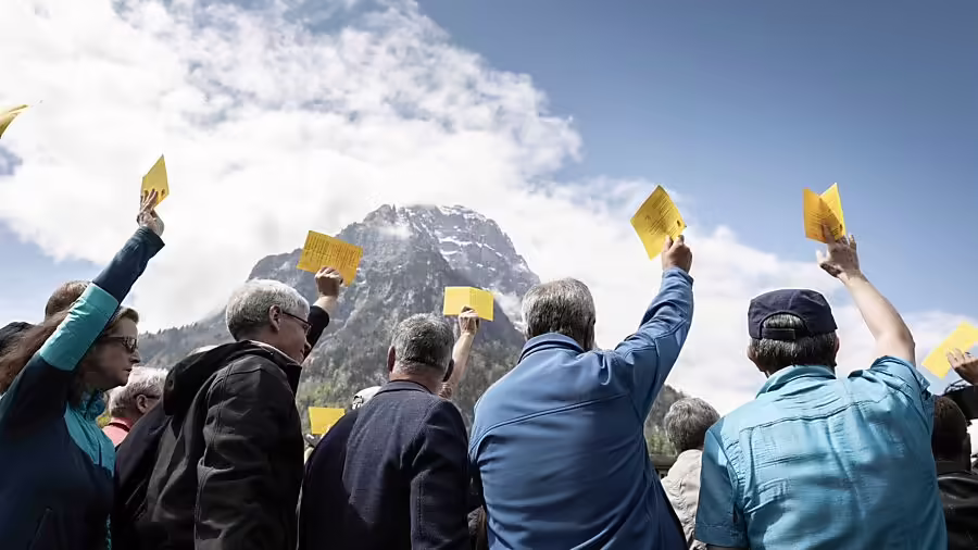 Glarus revolutioniert die Politik: Neue Rechte für alle Bürger!