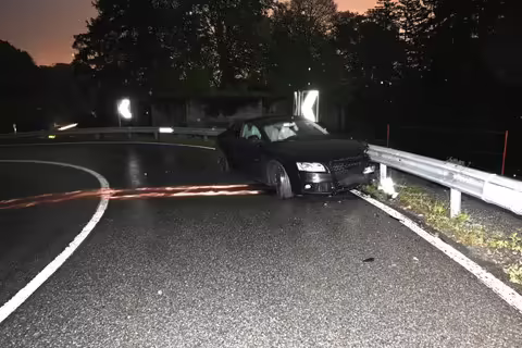 Glück im Unglück: 20-Jähriger übersteht spektakulären Unfall in Oberegg!