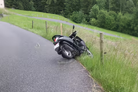 Jugendliche Rollerfahrerin stürzt in Appenzell und verletzt sich leicht!