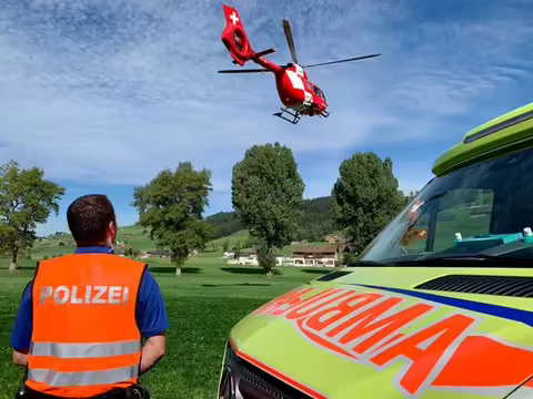 Kehrichtwagen-Unfall: 69-Jähriger stürzt und erleidet schwere Verletzungen