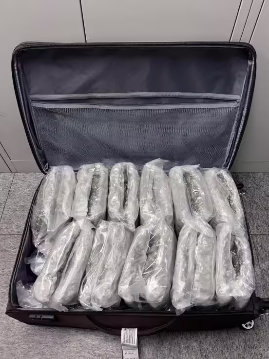 Koffer voller Marihuana: 18-Jähriger auf Durchreise verhaftet!