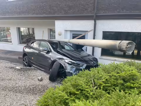 Kollision in Meistersrüte: Auto kracht während Überholmanöver!