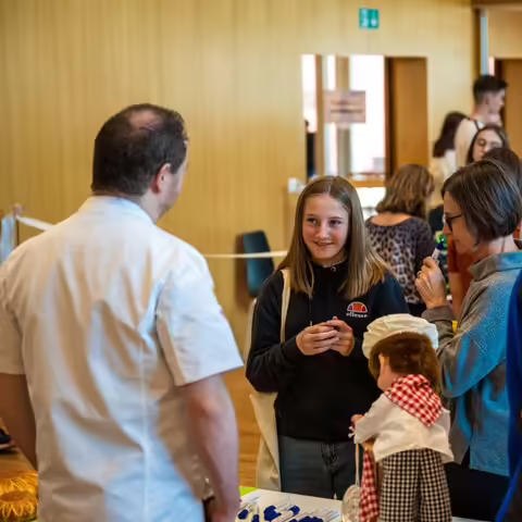 Lehrstellen-Tischmesse in Appenzell: 77 Berufe für Schülerinnen!