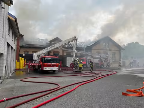 Massive Flammen in Appenzeller Bäckerei: Zwei Verletzte und hohe Schäden!