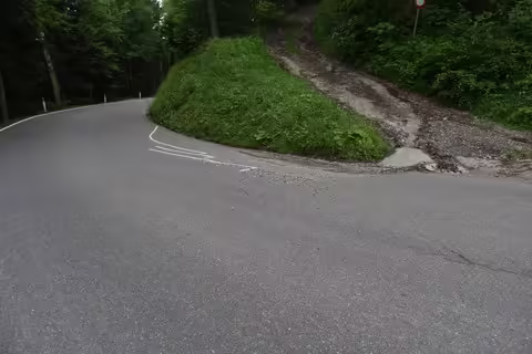 Motorradunfall in Oberegg: Beifahrerin schwer verletzt!