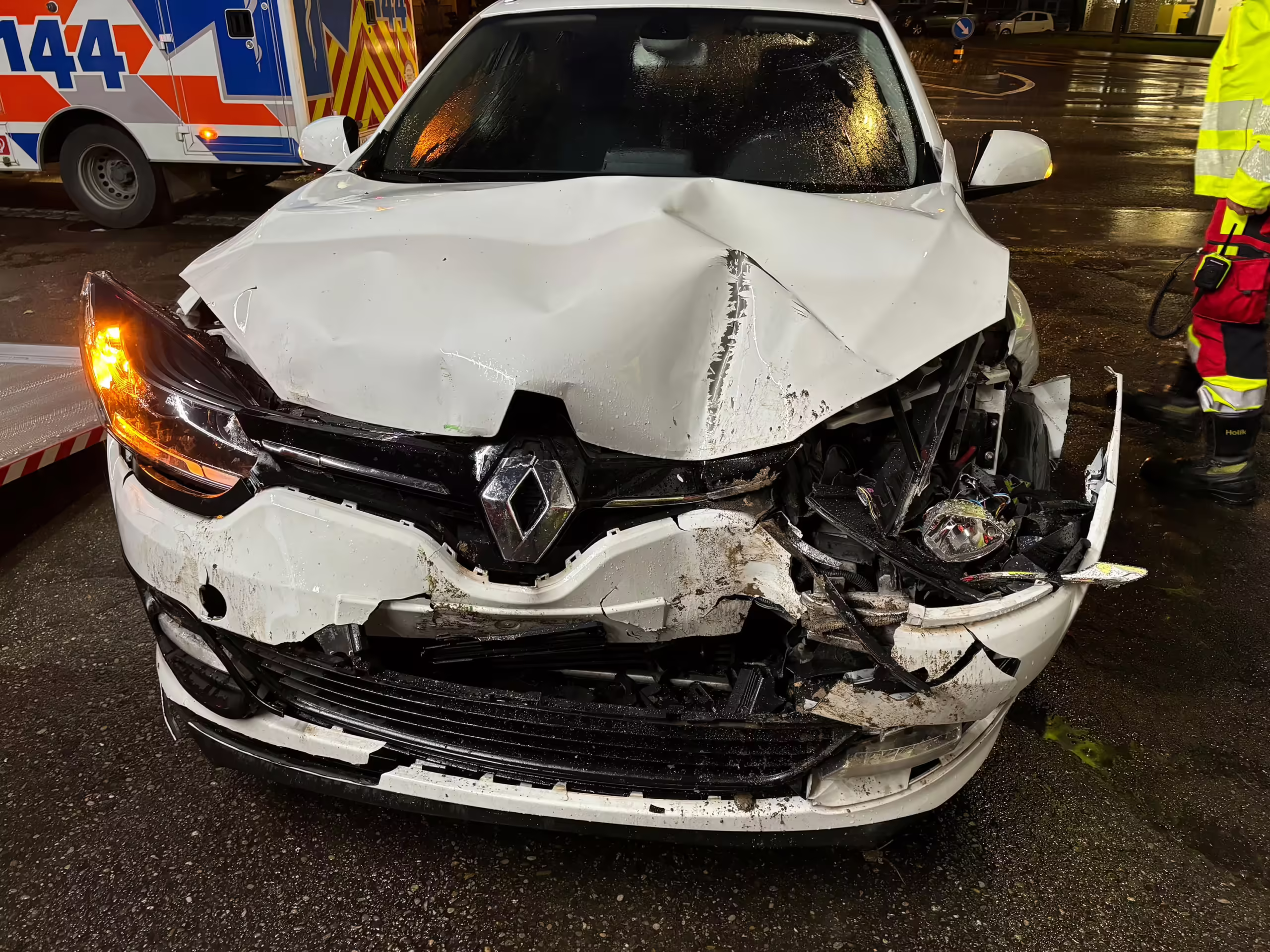 Schock-Kollision in Amriswil: Auto prallt mit Traktor zusammen!