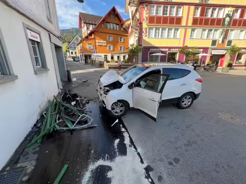 Schock-Unfall am Landsgemeindeplatz: 75-Jähriger schwer verletzt!