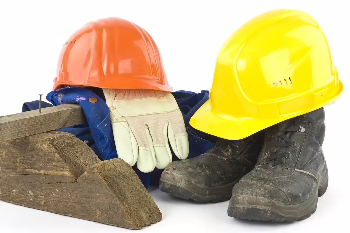 Schrecklicher Arbeitsunfall: Elektriker stürzt von Bockleiter in Niederteufen!