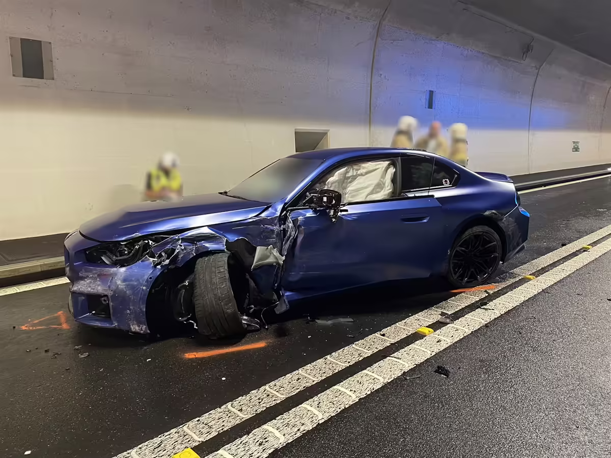 Schreckmoment im Tunnel: Kollision auf der A13 bringt Verkehr zum Stillstand!