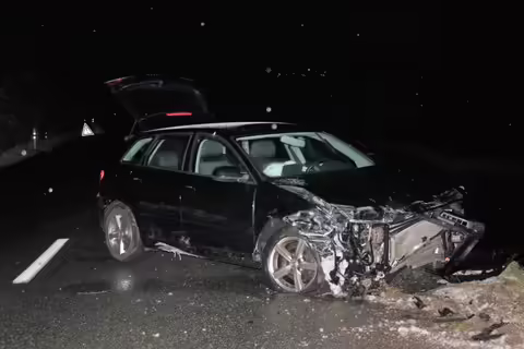 Schreckmoment in Appenzell: Fahrer verliert Kontrolle und rammt Leitplanke!