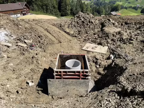 Schwerer Arbeitsunfall: Eisenplatte verletzt Bauarbeiter in Appenzell!