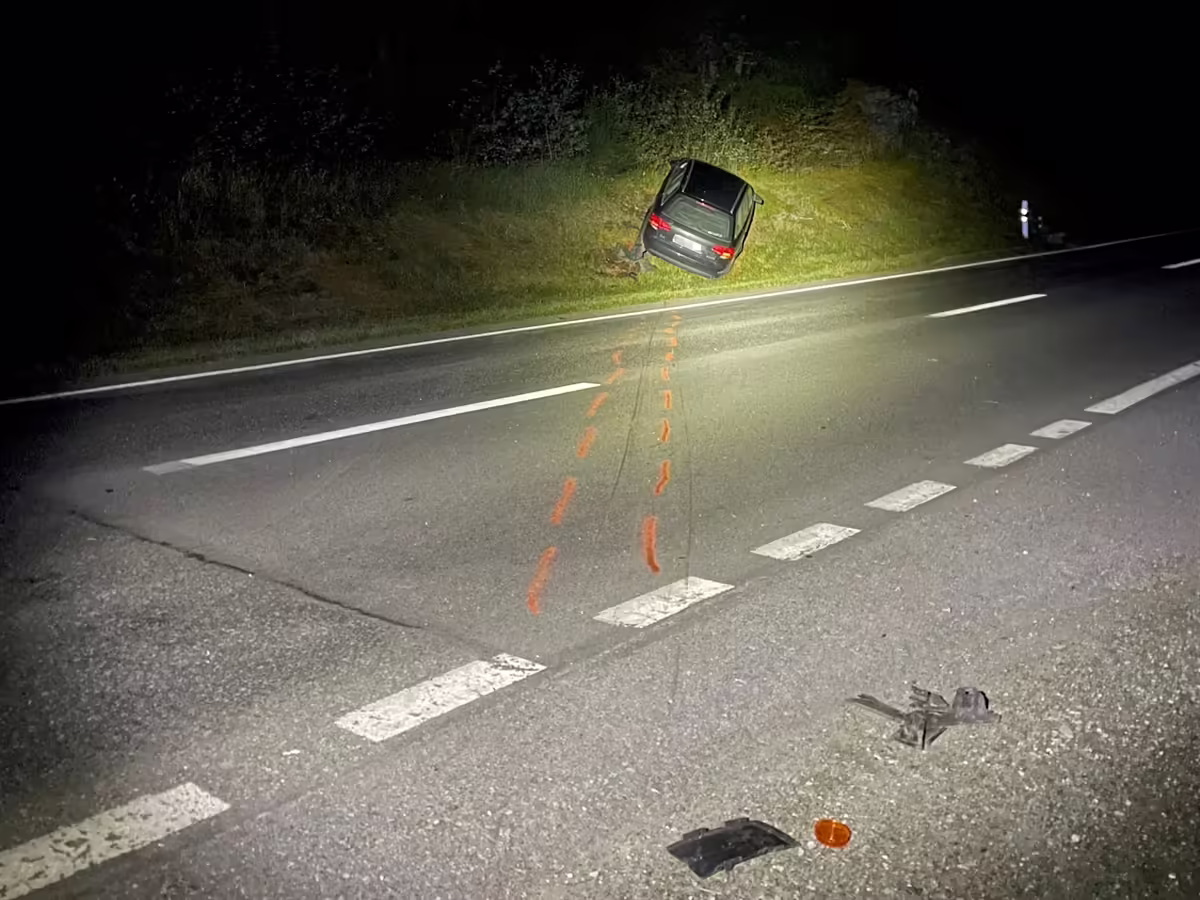 Schwerer Unfall in Ramosch: Fahrer schwer verletzt bei Kollision!