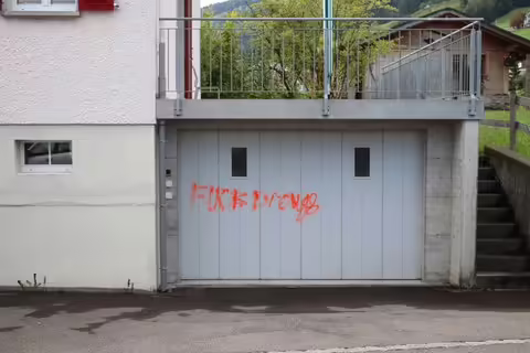 Sprayereien in Appenzell: Zwei Deutsche beschädigen über zehn Plätze!