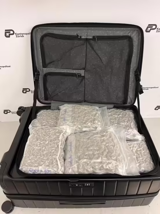 Drogenfund am Flughafen Zürich: 42 Kilo Marihuana in Koffern entdeckt!