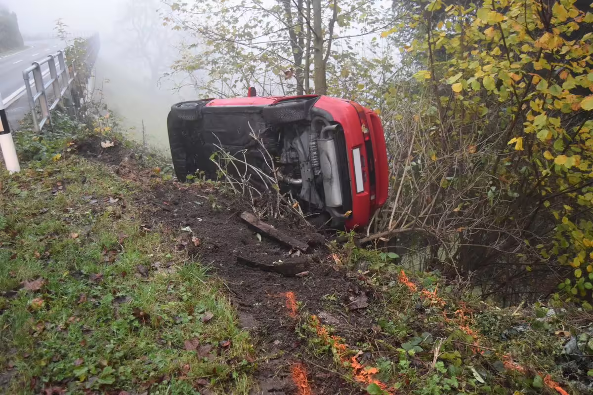 Junge Fahrerin überschlägt sich: Auto landet auf der Seite in Speicher