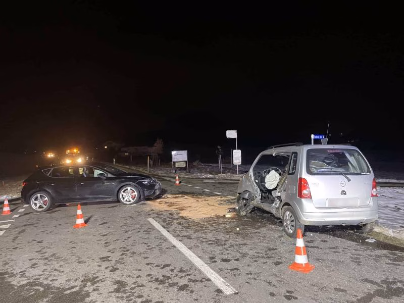 Schwerer Verkehrsunfall auf Schwarzseestrasse: Zwei Verletzte!