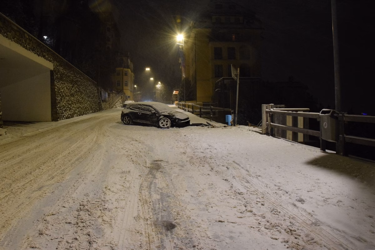 Betrunkener Fahrer in St. Moritz: Crash auf schneebedeckter Straße!