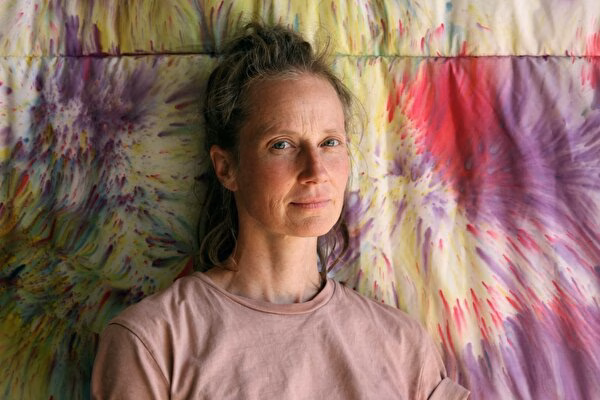 Kunst nach Berlin: Vier Kreative starten Stipendium in 2026!