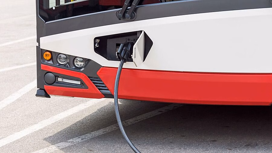 Glarus setzt auf Elektrobusse: Fahrplan für fossilfreien ÖV steht!