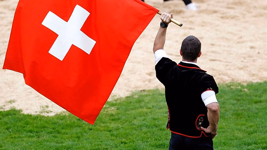 Schwingen im Glarnerland: Ein frohes neues Jahr voller Tradition!