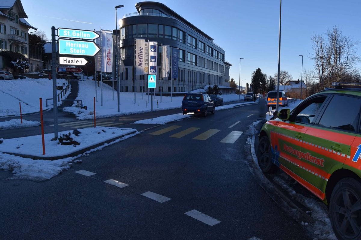 Fussgängerin bei Unfall in Teufen leicht verletzt – Autofahrer unbesorgt!
