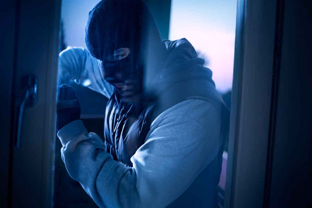 Einbruch in Herisau: Unbekannte stehlen Bargeld aus Arztpraxis!