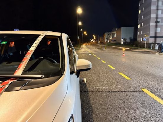 Fussgängerin in Wädenswil schwer verletzt: Auto kollidiert mit 13-Jähriger