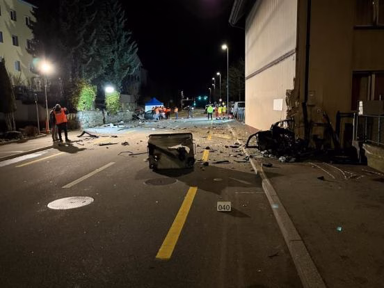 Auto-Unfall in Langnau: Fahrer stirbt, Schwerverletzter mit Hubschrauber ins Spital