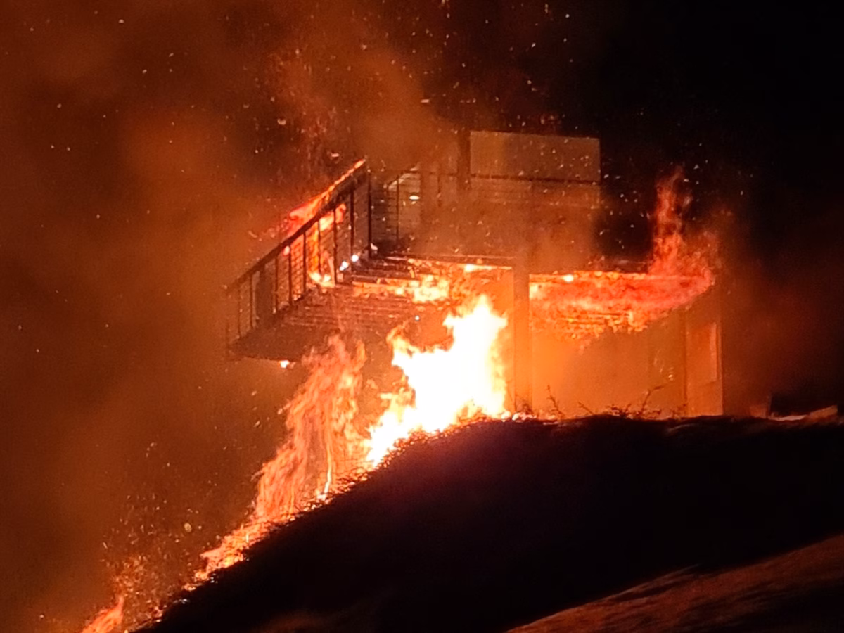 Brandträni in Pany: Wunderkerze entfacht ferienhaus Inferno!