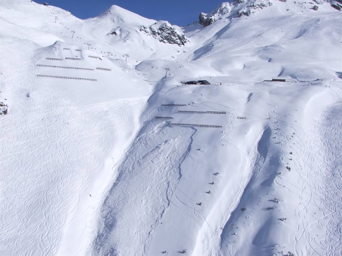 Lawine in Parpan: Snowboarder stirbt tragisch im Schneechaos