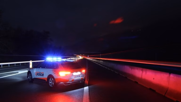 Raubüberfall auf Tankstelle in Siders: Polizei im Großeinsatz!