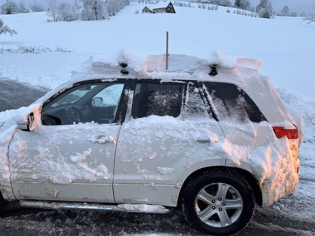 Schnee-Chaos auf den Dächern: Polizei kontrolliert unvernünftige Fahrer!