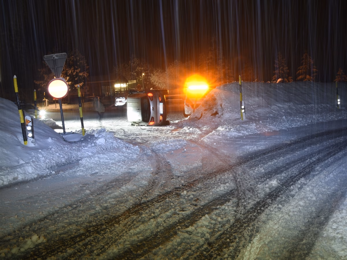 Schneechaos in Graubünden: Mehrere Verkehrsunfälle auf A13!