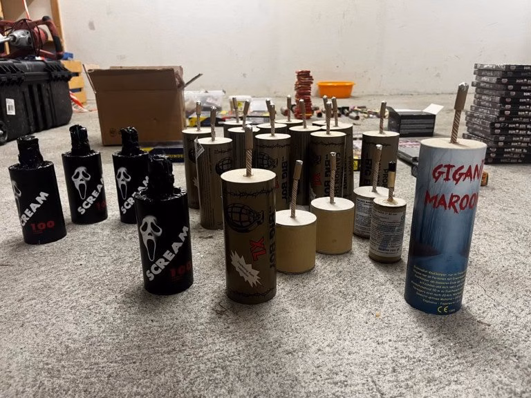 Teenager sorgt für Aufregung: Polizei entdeckt Explosiv-Magazin!