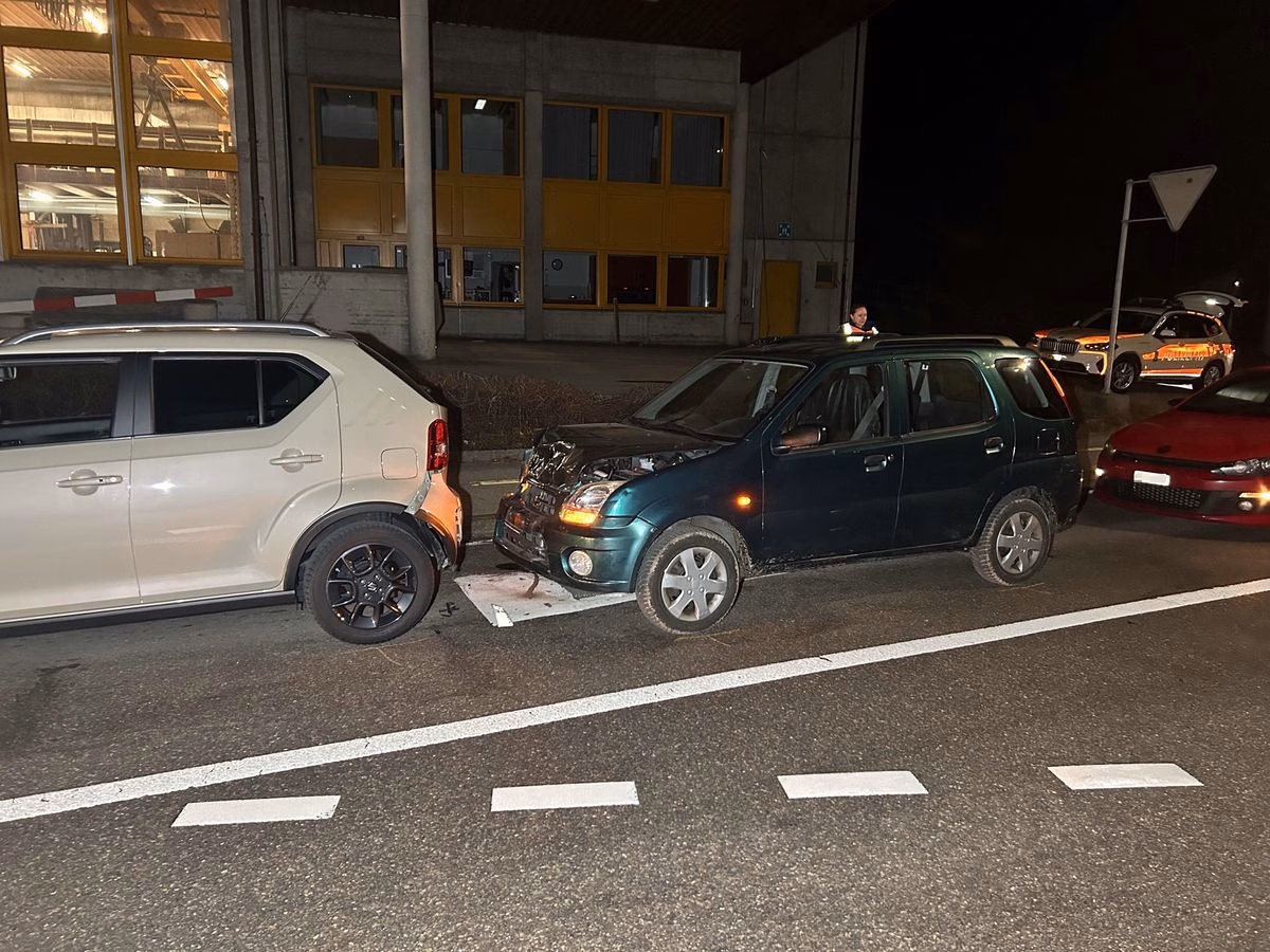 Auffahrunfall in Waldstatt: Glück im Unglück für Autofahrer!