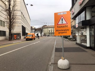 Basel macht sich bereit: Fasnacht 2025 mit neuen Toiletten und Sicherheit!
