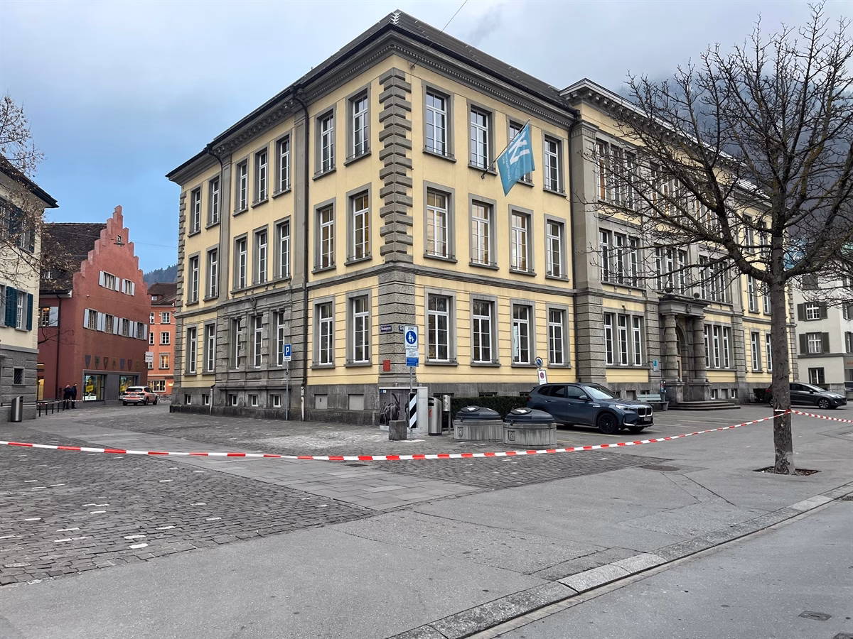 Bombendrohung in Chur: Große Evakuierung an der KV Wirtschaftsschule!