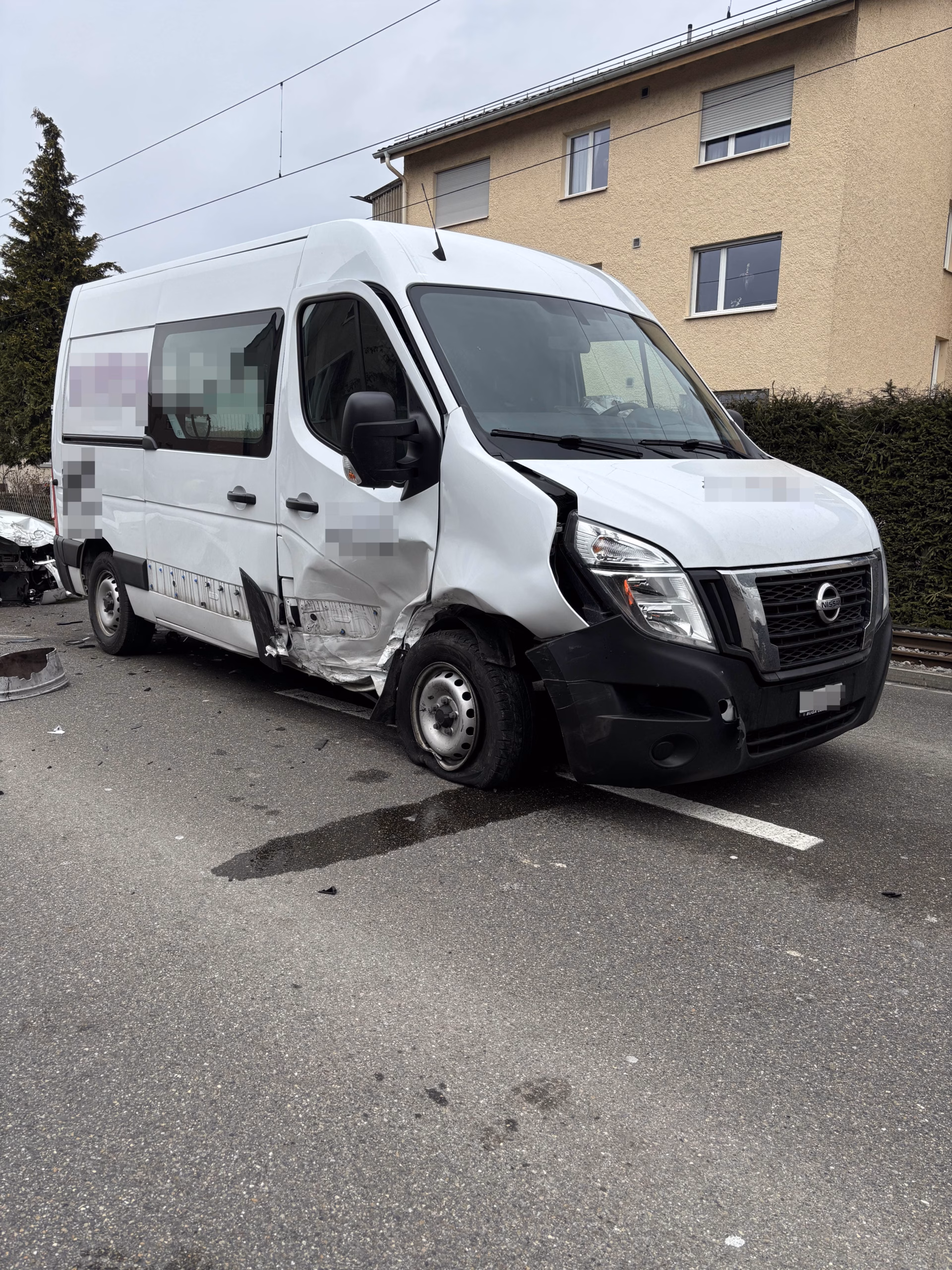 Chaos in Matzingen: Auto kollidiert mit Lieferwagen – Tausende Franken Schaden!