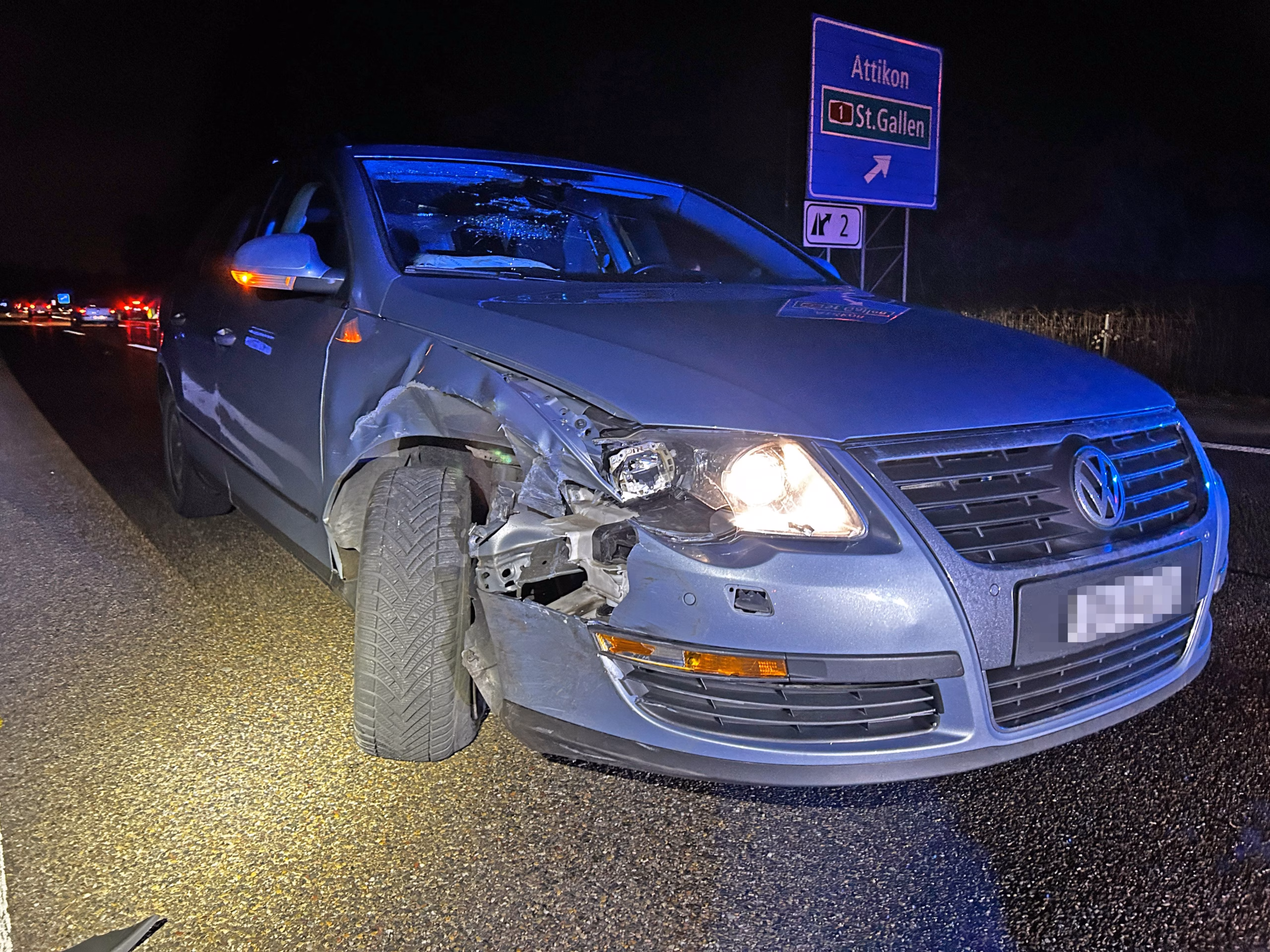 Falschfahrer auf der A7: Dramatischer Unfall bei Attikon!